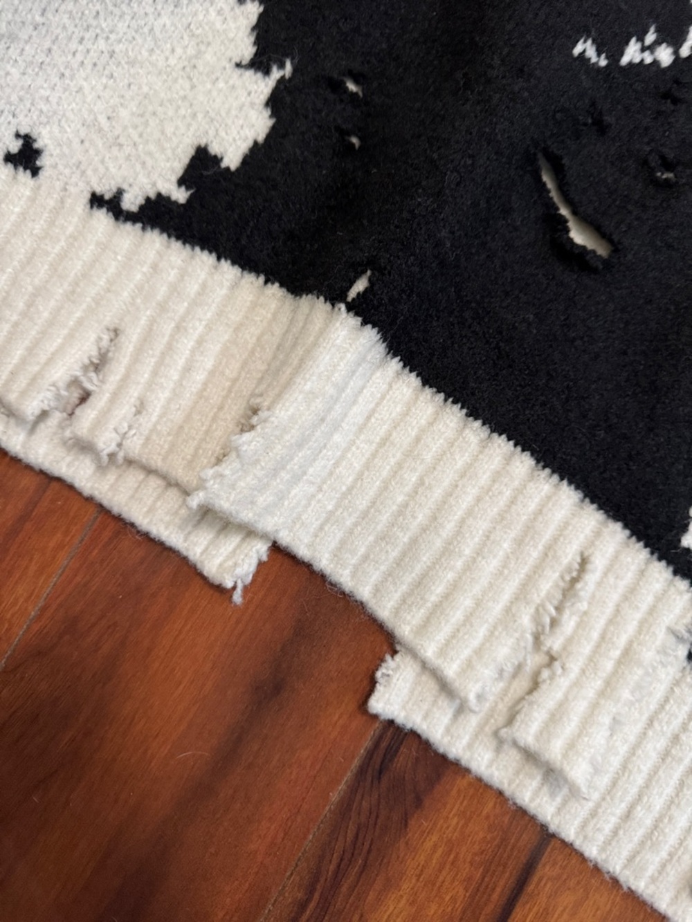 Men'/women Black and Cream Distressed Crewneck Sweater - Picture 2 of 6
